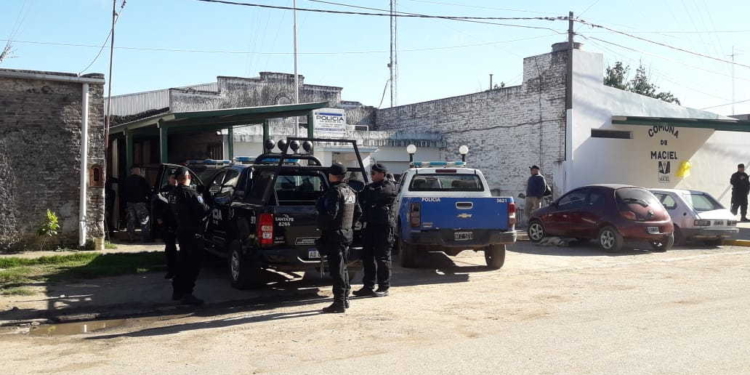 Marucco ingresó a la comuna fuertemente custodiado y comenzó la recolección de residuos