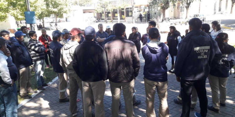 Marucco ingresó a la comuna fuertemente custodiado y comenzó la recolección de residuos