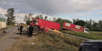Un camión chocó a un trabajador que cortaba el pasto a la vera de la Ruta  34