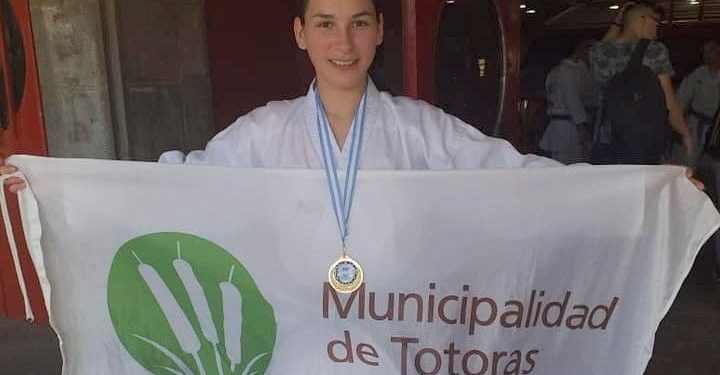 La karateka totorense Evelin Listri peleará por el primer lugar en los Juegos Evita