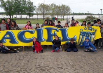 Niños del CEPA vivieron el partido de Rosario Central en la cancha invitados por la filial Maciel
