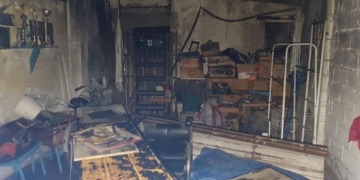 Un feroz incendio causó graves daños en una vivienda