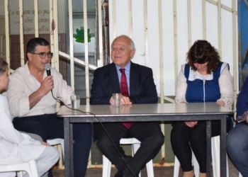 Entre elogios y críticas, Lifschitz visitó Díaz por primera vez