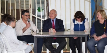 Entre elogios y críticas, Lifschitz visitó Díaz por primera vez