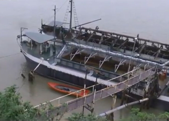 Un mecánico de barcos desapareció en el río cuando estaba por reparar un arenero