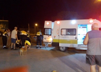 Un auto y una moto colisionaron en San Genaro: un hombre resultó herido