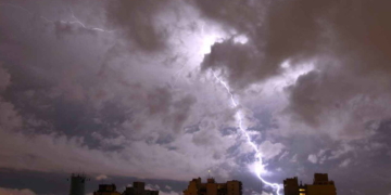 El SMN emitió un alerta por fuertes tormentas en la región