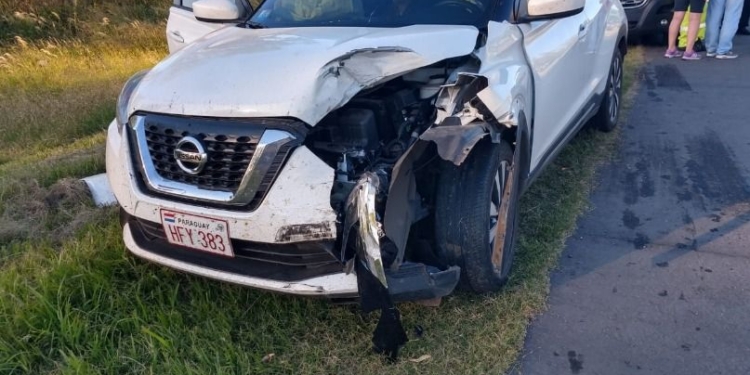 Tres mujeres y un hombre sufrieron un accidente en autopista