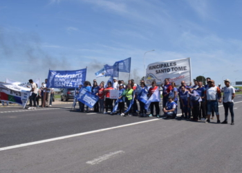 Trabajadores de la Comuna de Maciel cortaron la autopista en reclamo por sus fuentes laborales