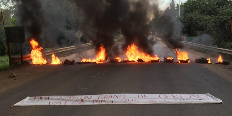Vecinos de La Ribera cortaron la Ruta 11: continúan sin respuestas