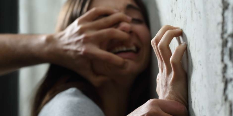 Prisión preventiva para un policía acusado de abuso sexual y amenaza de muerte