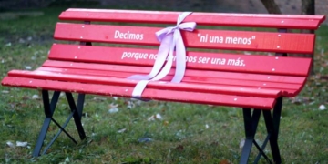 San Genaro inaugura su «Banco Rojo» en el Día de Eliminación de la Violencia contra las Mujeres