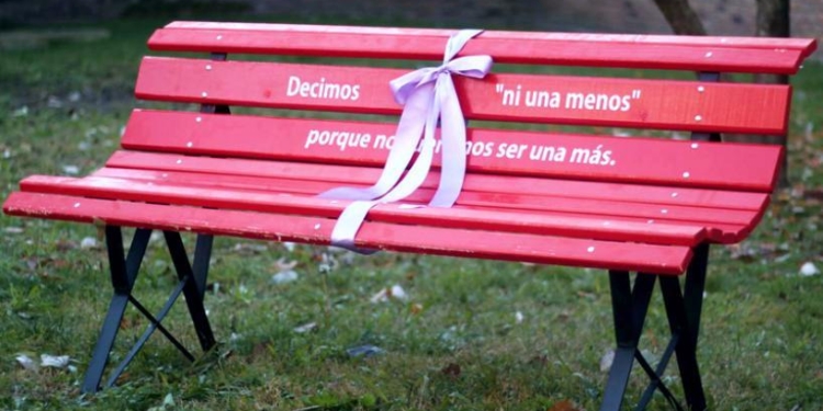 San Genaro inaugura su «Banco Rojo» en el Día de Eliminación de la Violencia contra las Mujeres