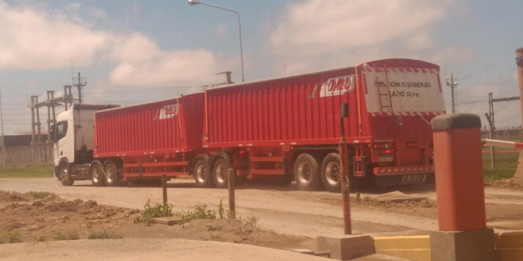 Comenzaron a llegar los bitrenes a los puertos de la región