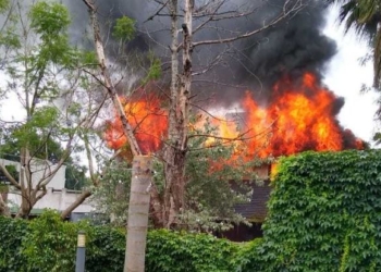 Un pequeño manipulaba fósforos y su vivienda terminó envuelta en llamas