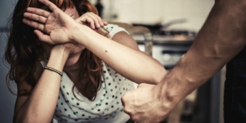 Prisión preventiva para un hombre acusado de golpear salvajemente a su pareja