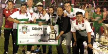 Leo Fernández levantó la Copa Santa Fe con Sportivo Las Parejas
