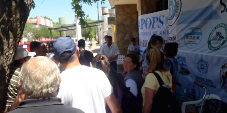 Los trabajadores despedidos no cobraron su sueldo y el resto sufrió descuentos