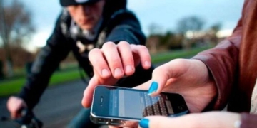 Le arrebataron el celular mientras caminaba por las calles de Totoras