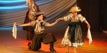 Convirtieron en ley la enseñanza de folklore en escuelas de la provincia