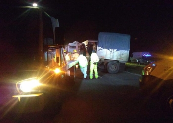 Un muerto y decenas de heridos tras chocar un colectivo y un camión en autopista