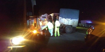 Un muerto y decenas de heridos tras chocar un colectivo y un camión en autopista