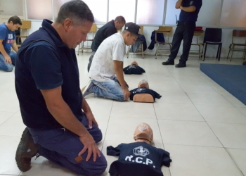 Charla de RCP y jornada solidaria en el cuartel de bomberos Oliveros