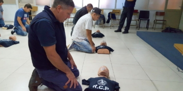Charla de RCP y jornada solidaria en el cuartel de bomberos Oliveros
