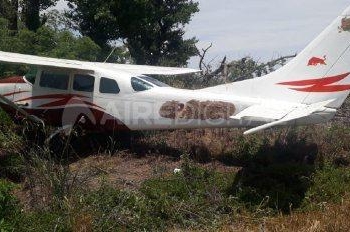 Hallaron una avioneta boliviana abandonada en un campo de la región