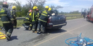 Fuerte choque en Ruta 34: un conductor fue rescatado por Bomberos