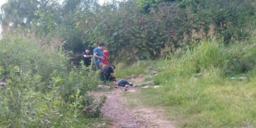 Un joven cayó por una barranca y terminó internado
