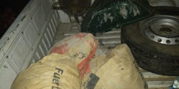 Trasladaban elementos robados en un coche de bebé