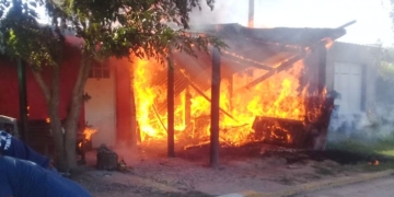Timbúes: a horas de mudarse a su nueva casa, un incendio destruyó todo