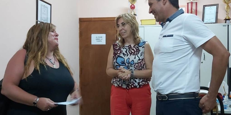 El senador Diana recorrió localidades y entregó aportes