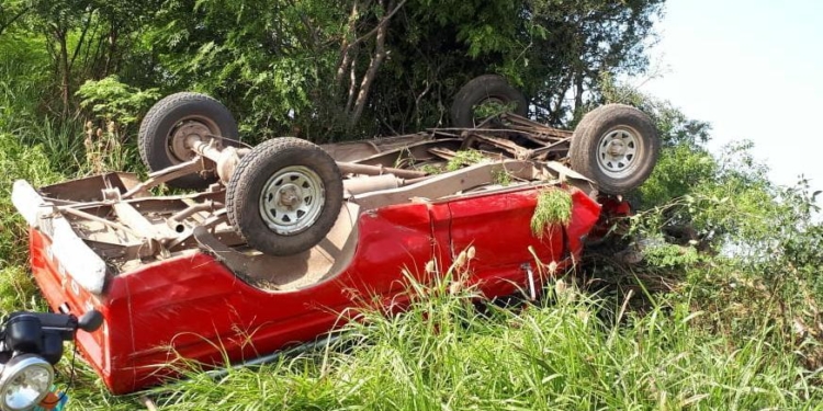Un vecino de Barrancas volcó con su camioneta en Ruta 11