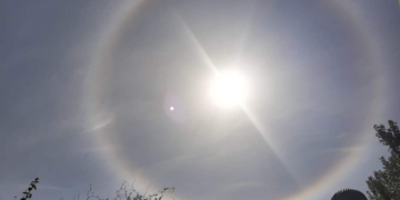 El sol lució su halo de colores y sorprendió a los vecinos de la región