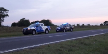 Oliveros: un auto volcó en autopista y buscaban a sus ocupantes