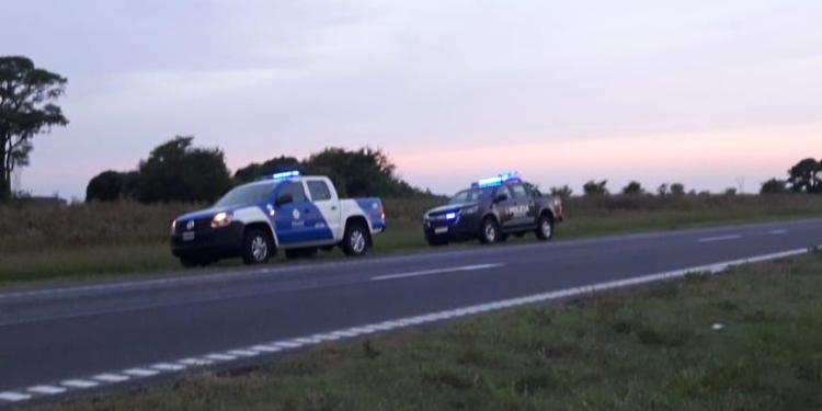 Oliveros: un auto volcó en autopista y buscaban a sus ocupantes