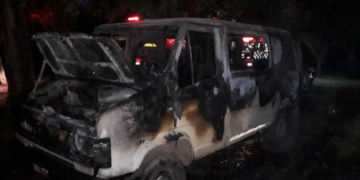 Una trafic ardió en llamas en un campo lindero a la Ruta 34