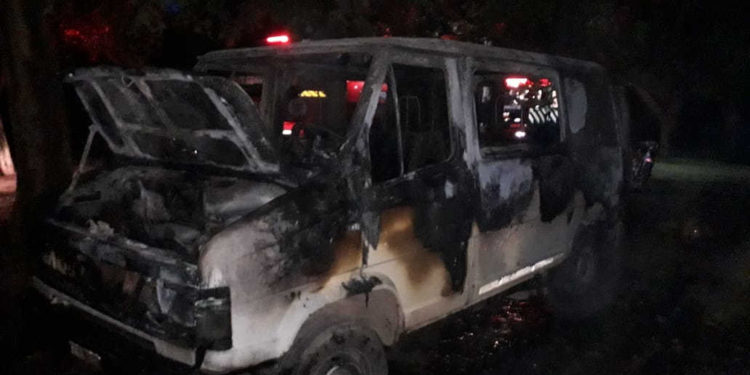 Una trafic ardió en llamas en un campo lindero a la Ruta 34