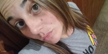 Piden cadena de oración para la joven que cayó de una terraza en la región