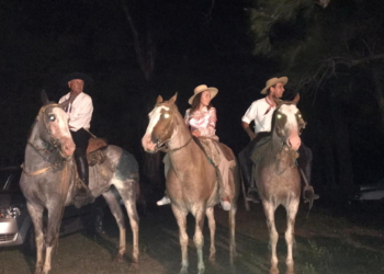 Orgullo campero: festejó sus 15 en San Genaro con pilchas gauchas y a caballo
