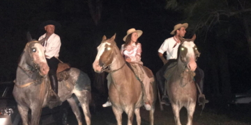 Orgullo campero: festejó sus 15 en San Genaro con pilchas gauchas y a caballo