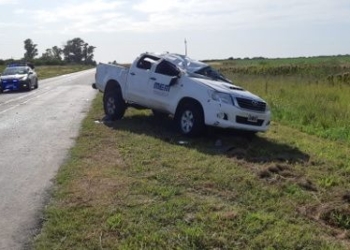 Un vecino de Serodino perdió el control de la camioneta y dio varios tumbos