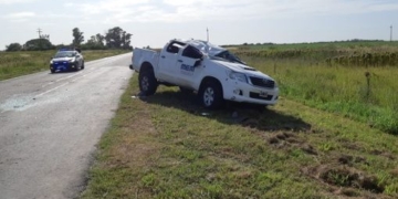 Un vecino de Serodino perdió el control de la camioneta y dio varios tumbos