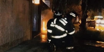 Un incendio en un nicho de gas causó temor y fue controlado por bomberos