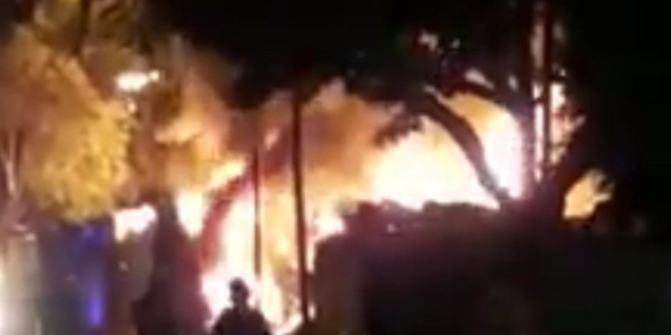 Voraz incendio en un depósito de reciclado de plástico causó pérdidas totales