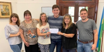 Joven presidente de la región cobró su primer sueldo y donó un porcentaje a una institución