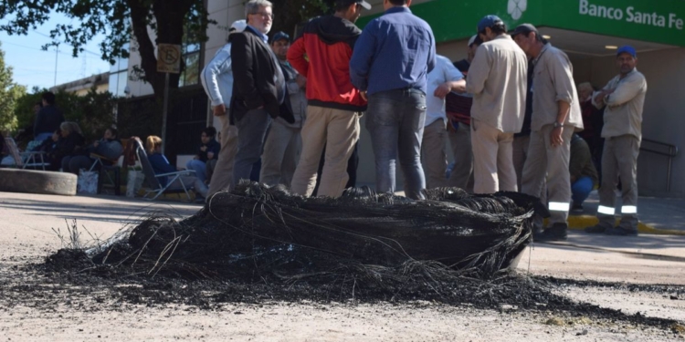 Maciel: tras la reunión, intimaron a la comuna al pago de sueldos y hay cuarto intermedio