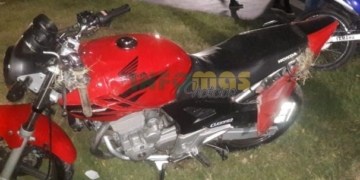 Maciel: joven motociclista en terapia intensiva tras chocar contra un auto